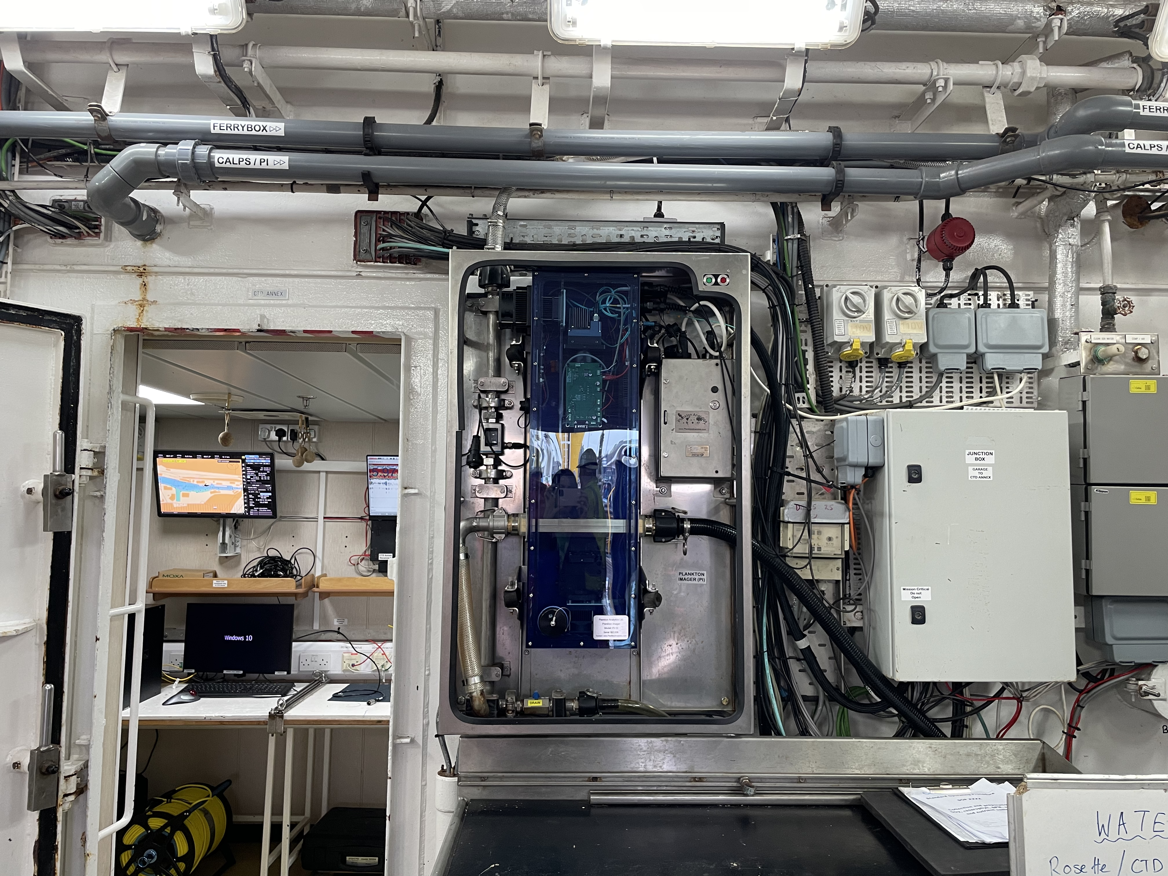 The Pi-10 instrument onboard the RV Cefas Endeavour